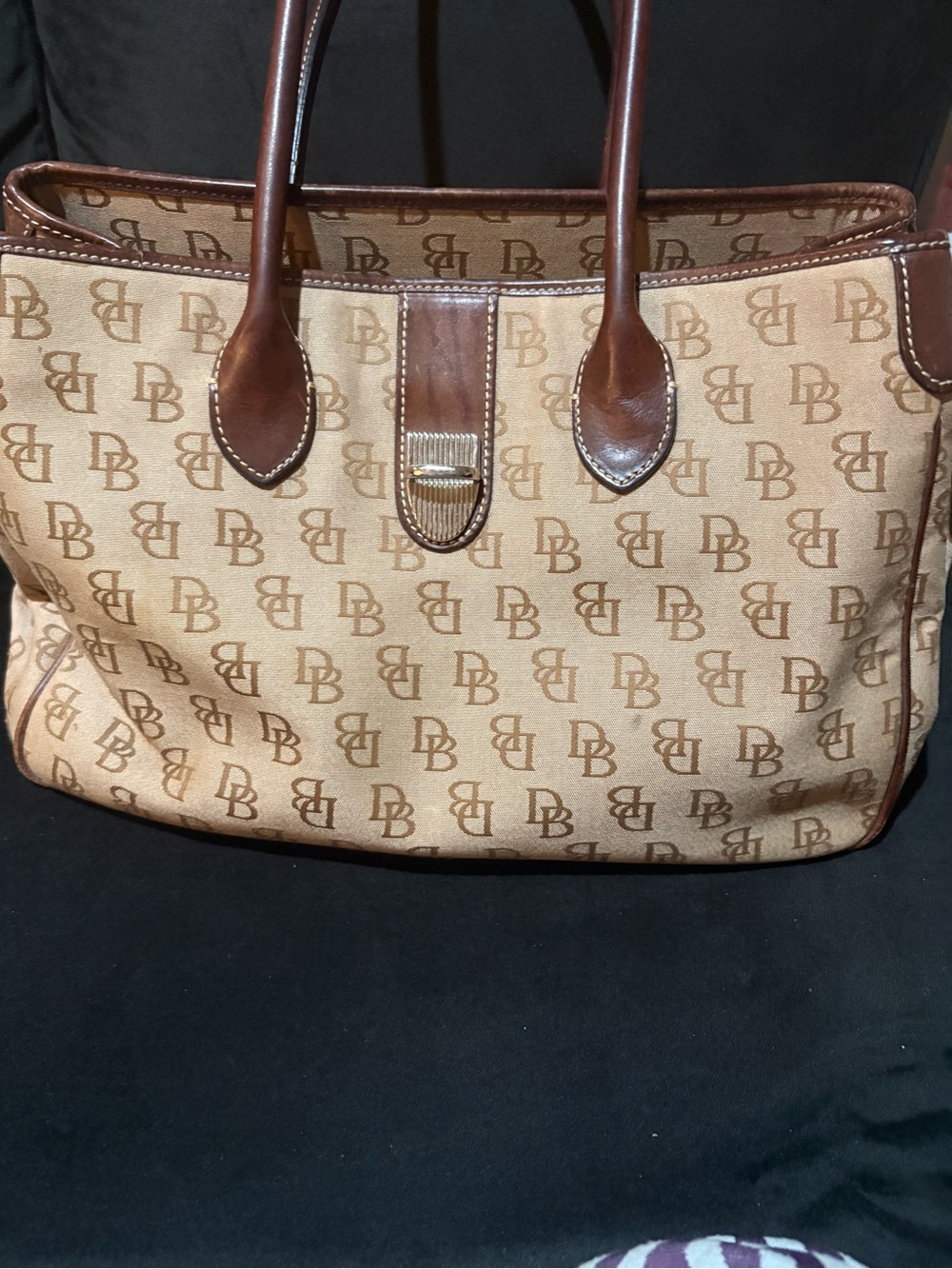 Dooney ad Bourne tote bag,